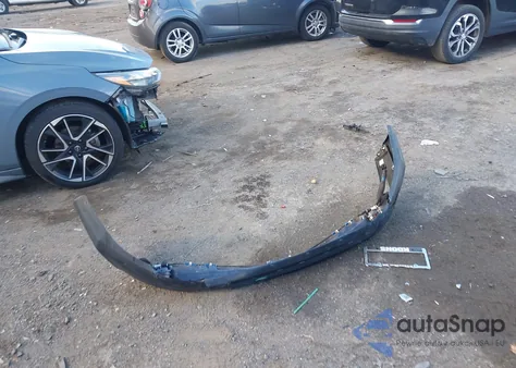 2017 Toyota Rav4 Le z USA, uszkodzony, nr VIN JTMBFREV0HJ122394